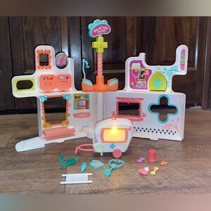 LPS Hospital & Ambulance Set **Some Pieces Missing!! See Description!!**